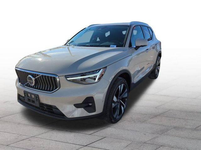 2025 Volvo XC40 Plus Bright Theme