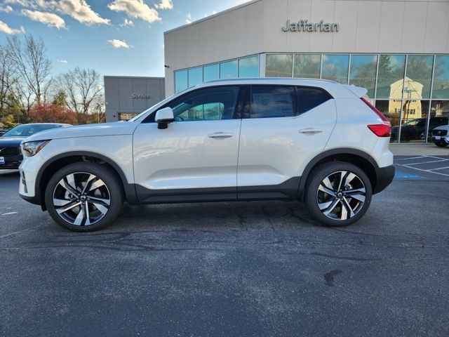 2025 Volvo XC40 Plus Bright Theme