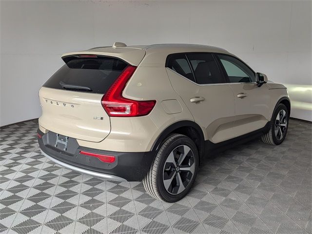 2025 Volvo XC40 Plus Bright Theme