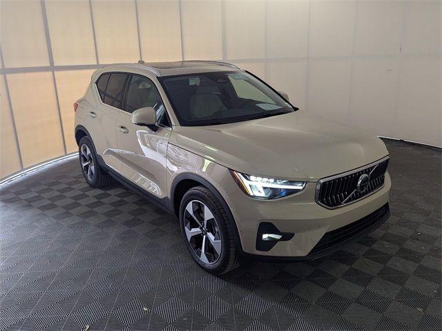 2025 Volvo XC40 Plus Bright Theme