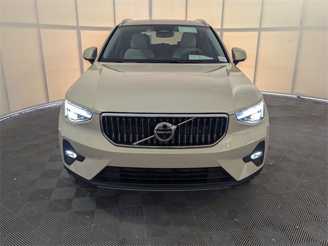 2025 Volvo XC40 Plus Bright Theme