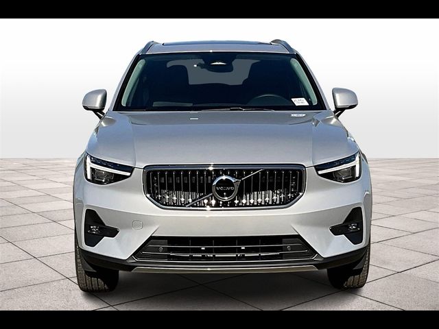 2025 Volvo XC40 Plus Bright Theme