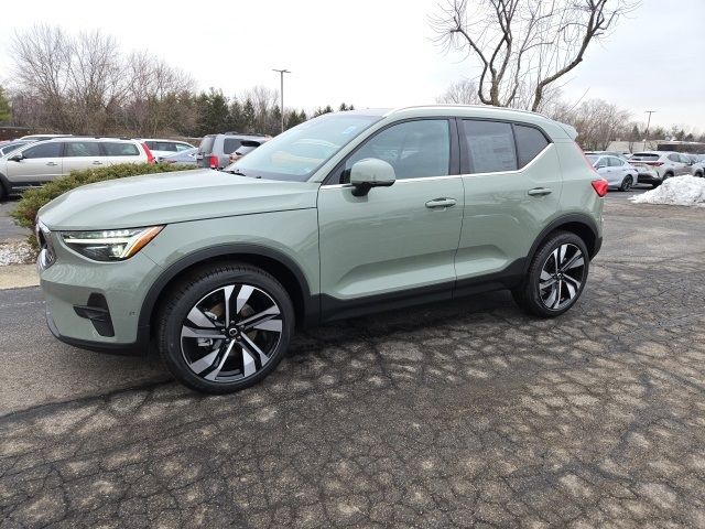 2025 Volvo XC40 Plus Bright Theme