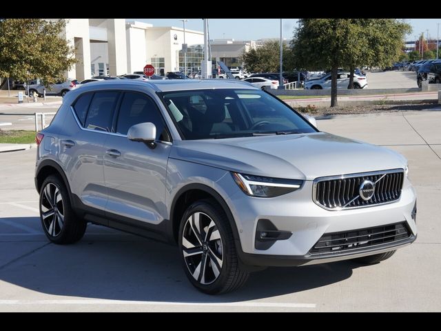 2025 Volvo XC40 Plus Bright Theme