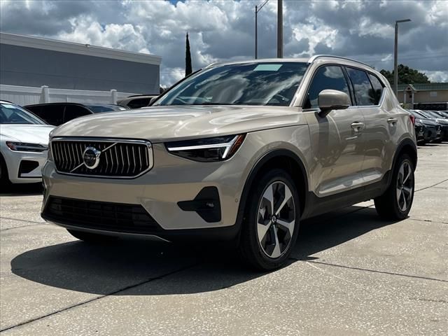 2025 Volvo XC40 Plus Bright Theme