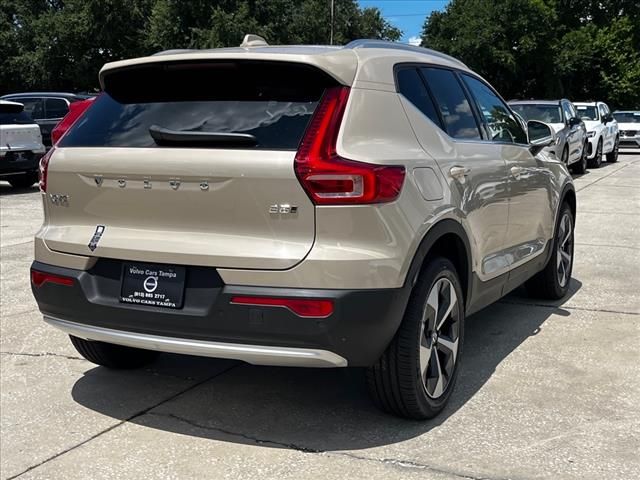 2025 Volvo XC40 Plus Bright Theme