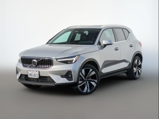 2025 Volvo XC40 Plus Bright Theme