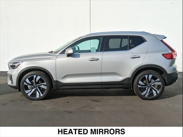 2025 Volvo XC40 Plus Bright Theme