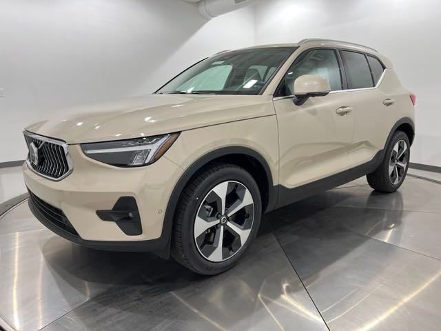 2025 Volvo XC40 Plus Bright Theme