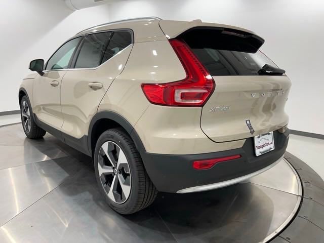 2025 Volvo XC40 Plus Bright Theme