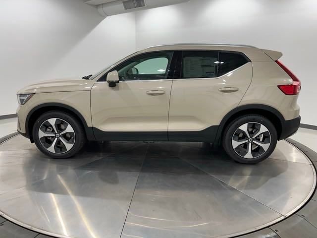 2025 Volvo XC40 Plus Bright Theme