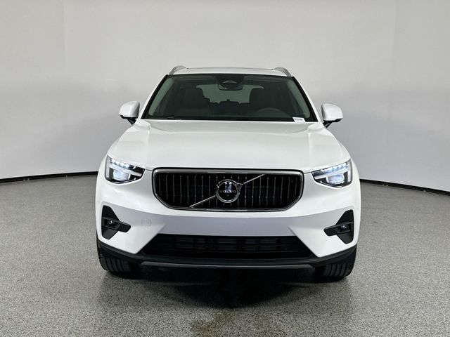 2025 Volvo XC40 Plus Bright Theme