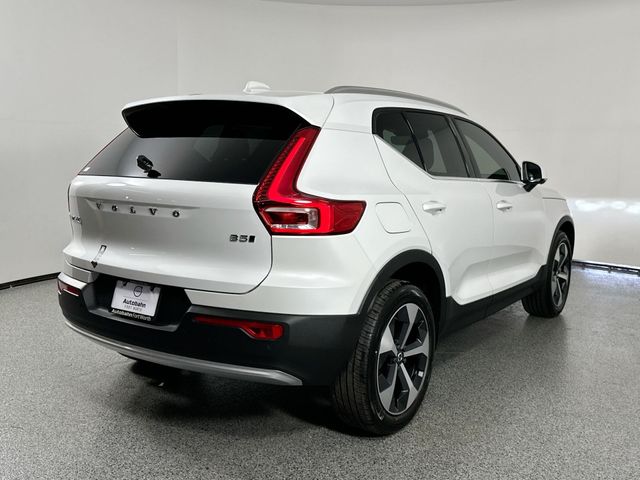 2025 Volvo XC40 Plus Bright Theme