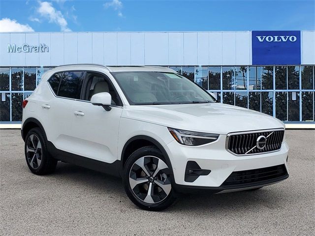 2025 Volvo XC40 Plus Bright Theme