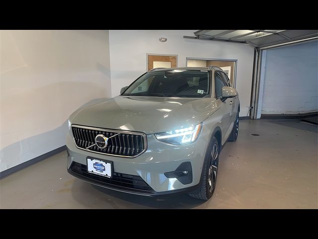 2025 Volvo XC40 Plus Bright Theme