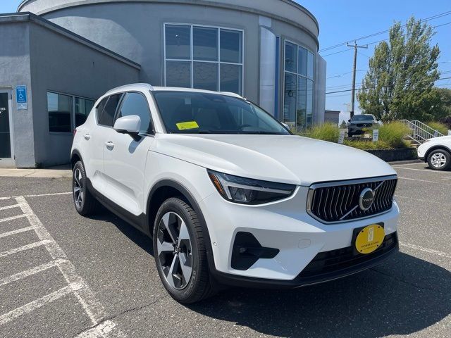 2025 Volvo XC40 Plus Bright Theme