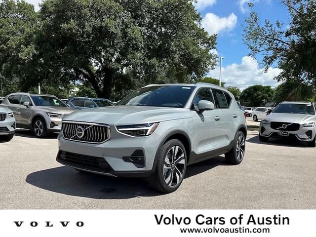 2025 Volvo XC40 Plus Bright Theme