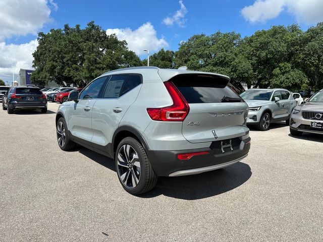 2025 Volvo XC40 Plus Bright Theme