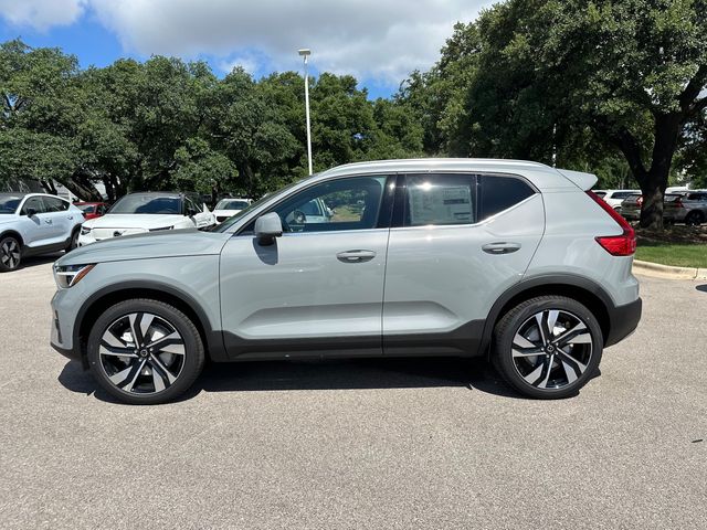 2025 Volvo XC40 Plus Bright Theme