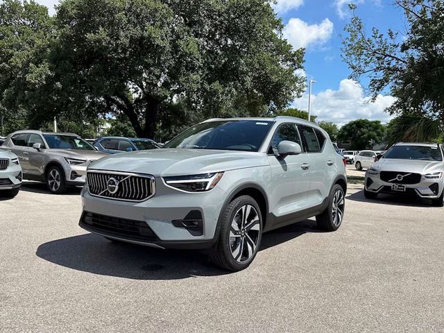 2025 Volvo XC40 Plus Bright Theme