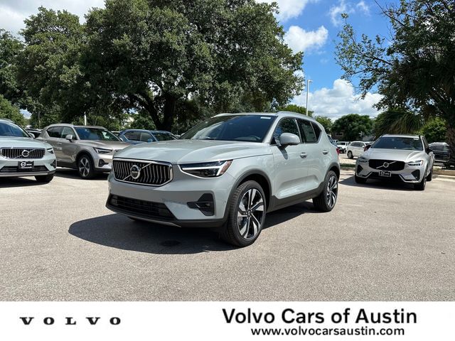 2025 Volvo XC40 Plus Bright Theme