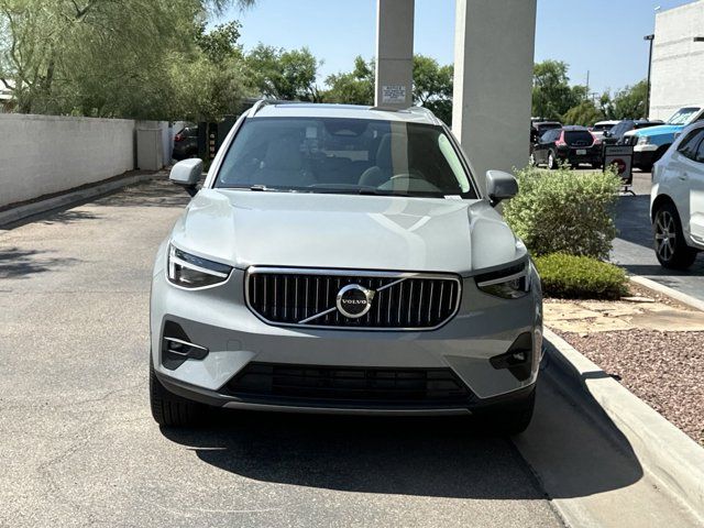 2025 Volvo XC40 Plus Bright Theme