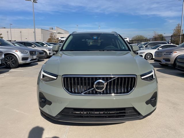 2025 Volvo XC40 Plus Bright Theme