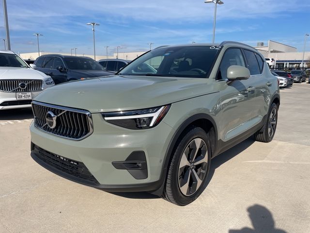 2025 Volvo XC40 Plus Bright Theme