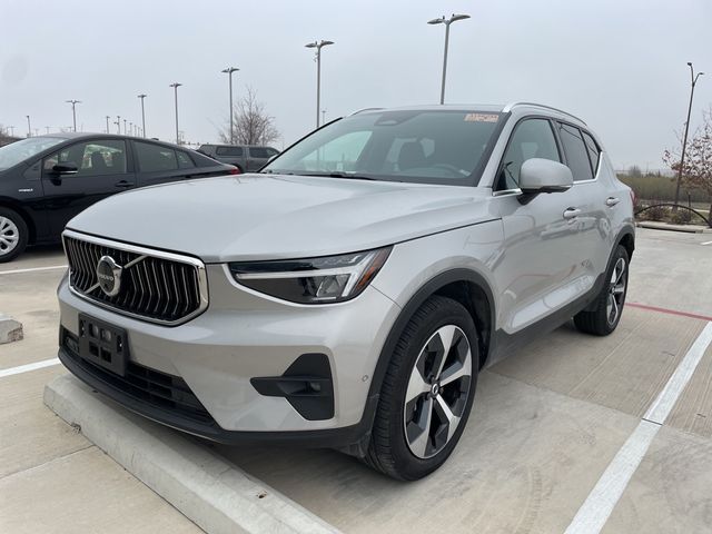 2025 Volvo XC40 Plus Bright Theme