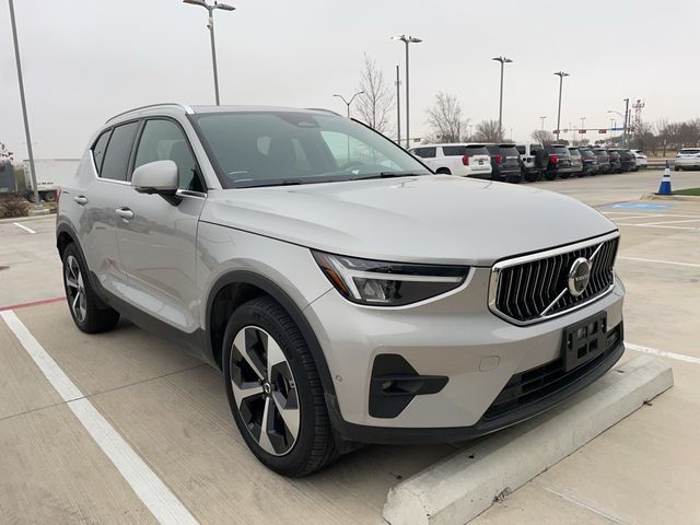 2025 Volvo XC40 Plus Bright Theme