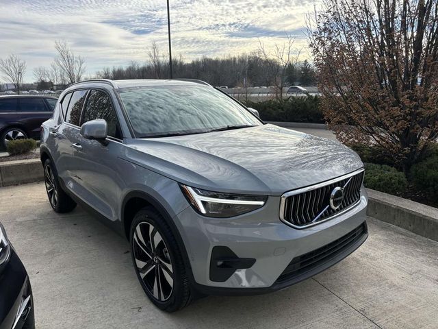 2025 Volvo XC40 Plus Bright Theme