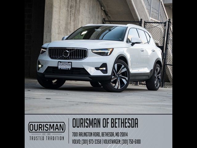 2025 Volvo XC40 Plus Bright Theme
