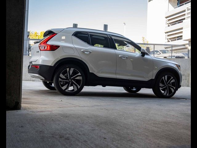 2025 Volvo XC40 Plus Bright Theme