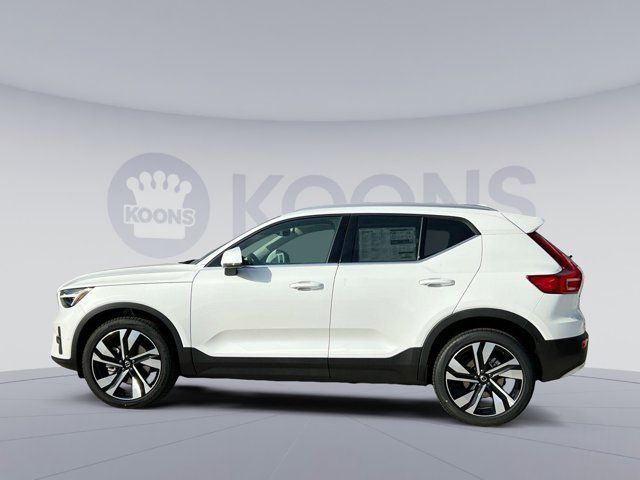 2025 Volvo XC40 Plus Bright Theme