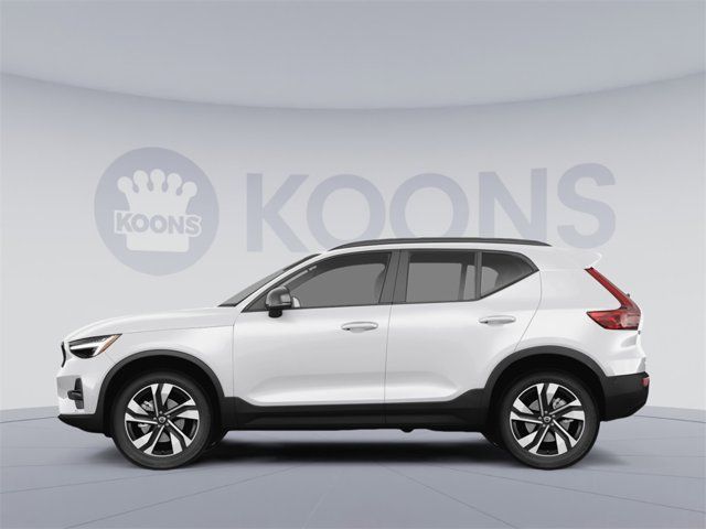 2025 Volvo XC40 Plus Bright Theme