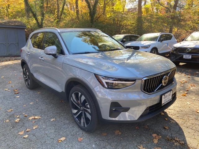 2025 Volvo XC40 Plus Bright Theme