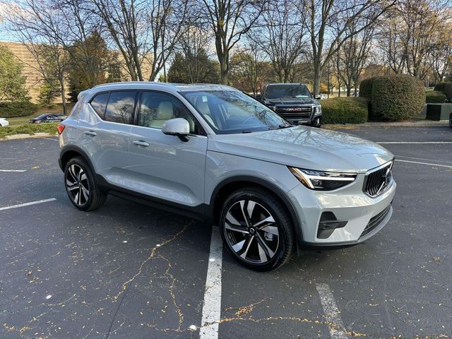 2025 Volvo XC40 Plus Bright Theme