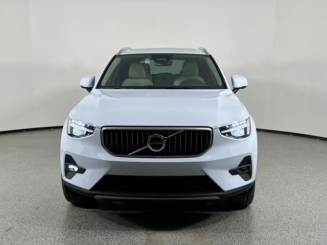 2025 Volvo XC40 Plus Bright Theme