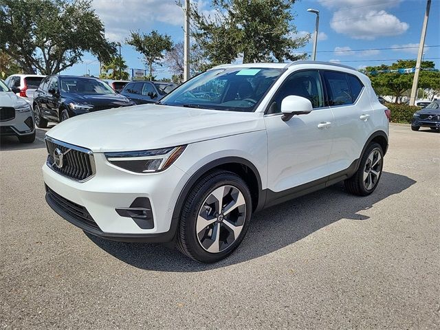 2025 Volvo XC40 Plus Bright Theme