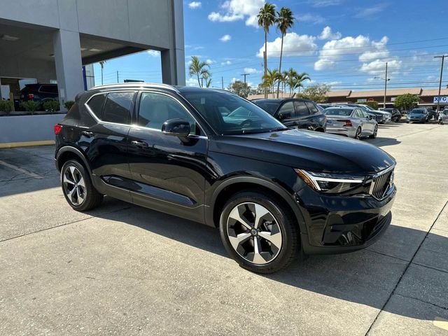 2025 Volvo XC40 Plus Bright Theme