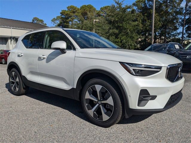 2025 Volvo XC40 Plus Bright Theme