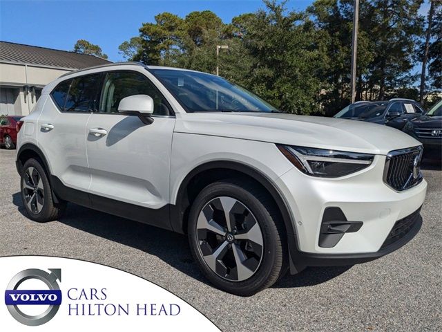 2025 Volvo XC40 Plus Bright Theme