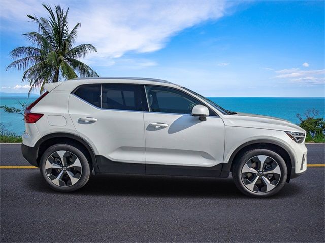 2025 Volvo XC40 Plus Bright Theme