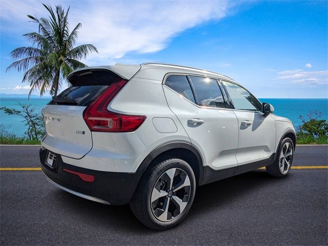 2025 Volvo XC40 Plus Bright Theme