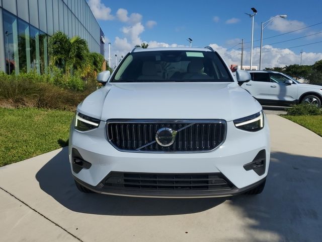 2025 Volvo XC40 Plus Bright Theme