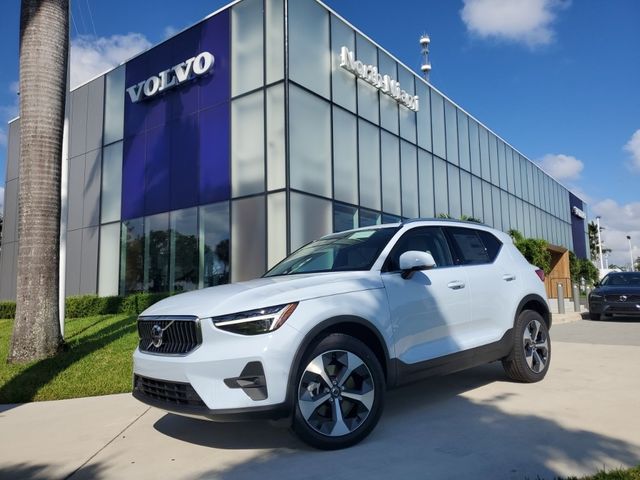 2025 Volvo XC40 Plus Bright Theme