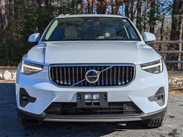 2025 Volvo XC40 Plus Bright Theme