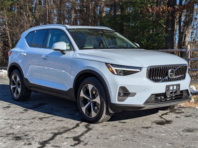 2025 Volvo XC40 Plus Bright Theme