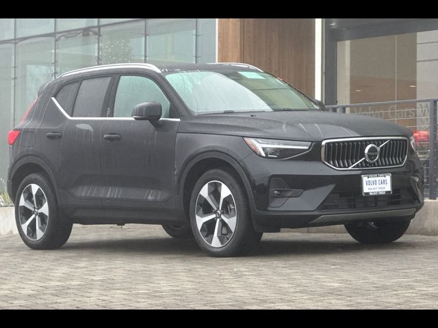 2025 Volvo XC40 Plus Bright Theme