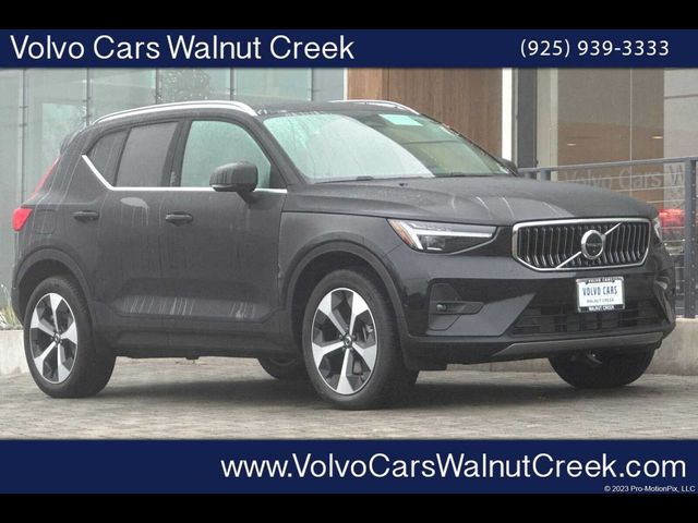 2025 Volvo XC40 Plus Bright Theme